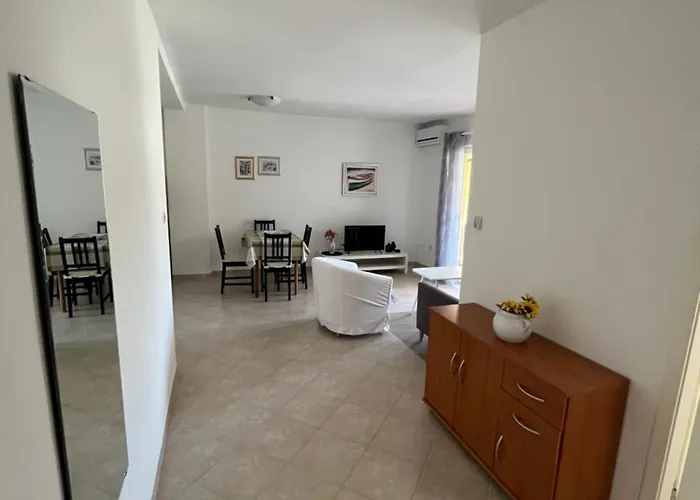 And Markovski 3* Palit